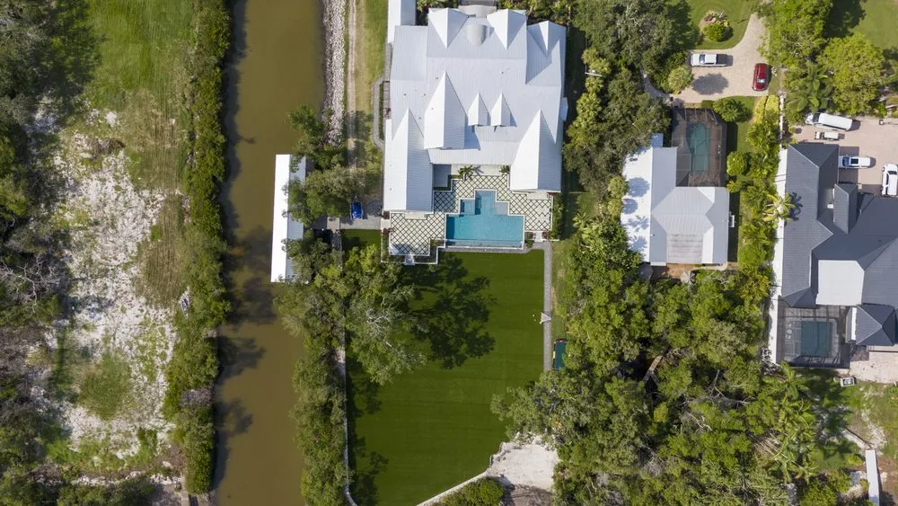 Top-rated yard cleanup service for beautiful yards across Bradenton, FL - SYNLawn Tampa