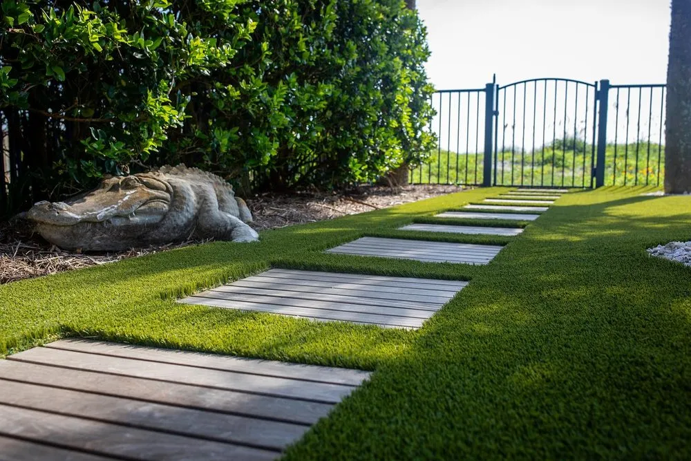 Professional garden landscaping for outdoor upgrades in Bradenton, FL by SYNLawn Tampa