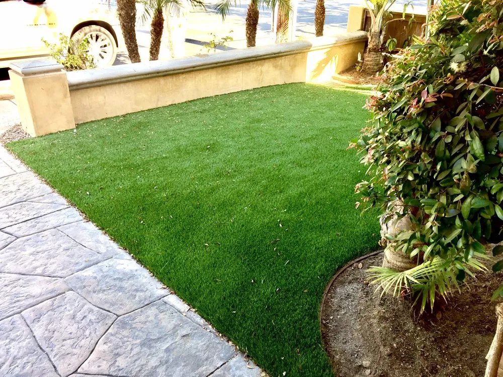 Custom garden landscaping experts serving Manhattan Beach, CA - Synthetic Dream Lawns & Putting Greens