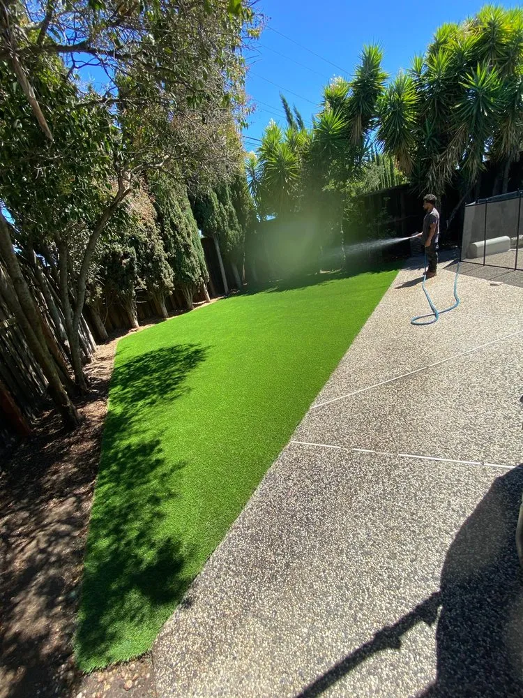 Expert yard cleanup service for beautiful yards in East Palo Alto, CA by Synthetic Grass Abrahan