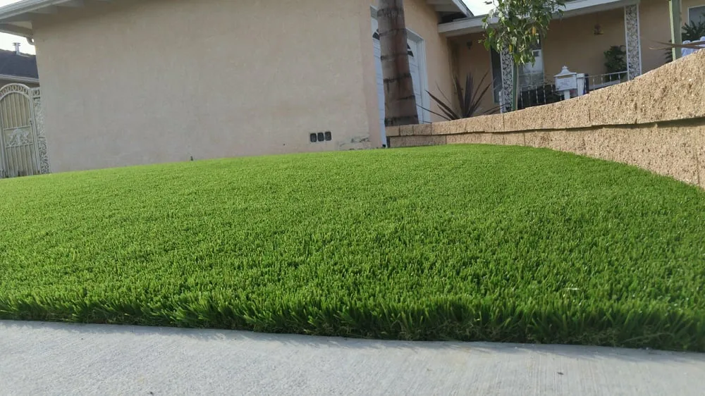 Reliable yard cleanup service for outdoor upgrades across Paramount, CA - Synthetic Turf Pros