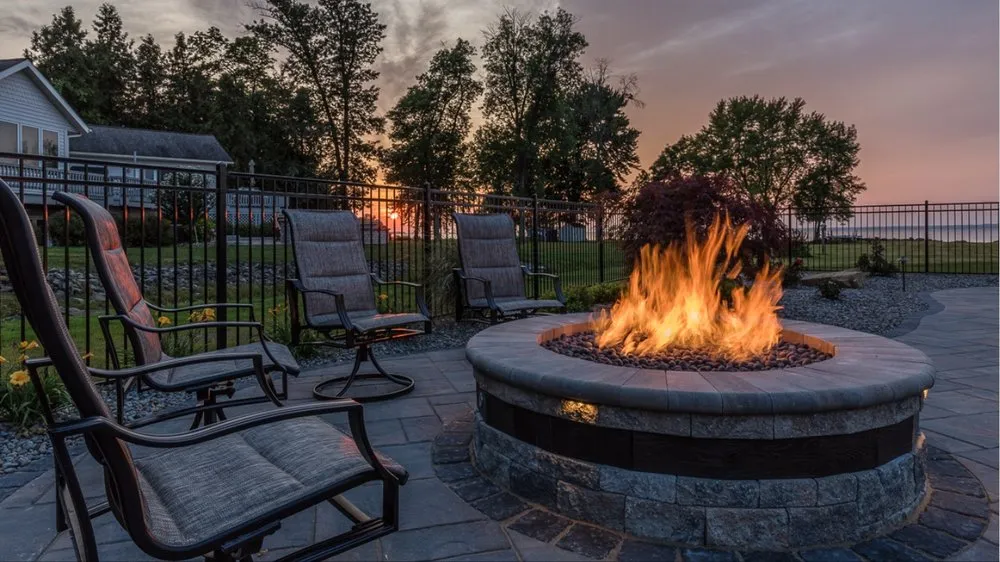 Custom residential landscaping experts serving East Syracuse, NY - Syracuse Lightscapes