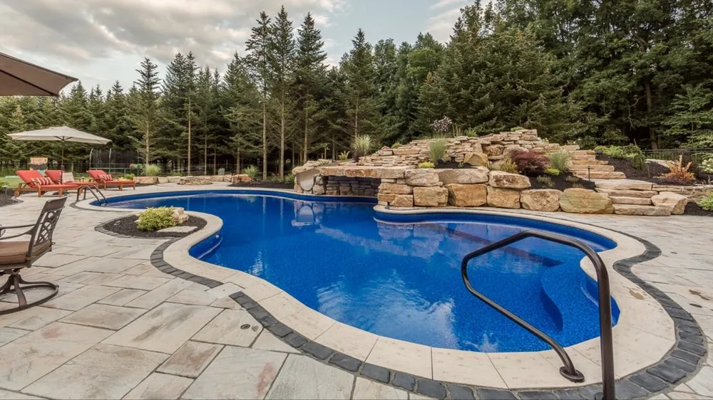 Local outdoor landscaping in East Syracuse, NY - Syracuse Lightscapes