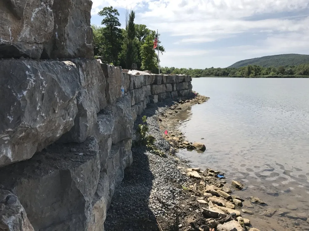 Expert landscape installation in East Syracuse, NY - Syracuse Lightscapes