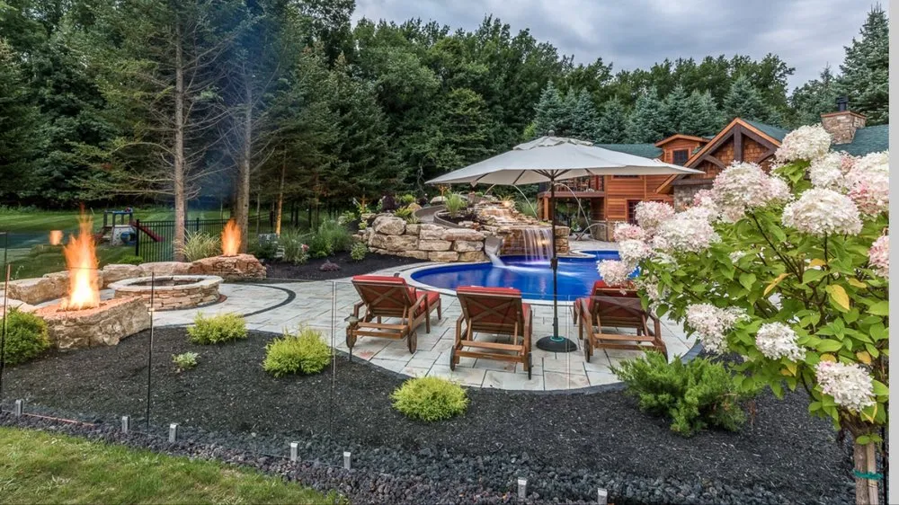 Reliable yard maintenance experts serving East Syracuse, NY - Syracuse Lightscapes