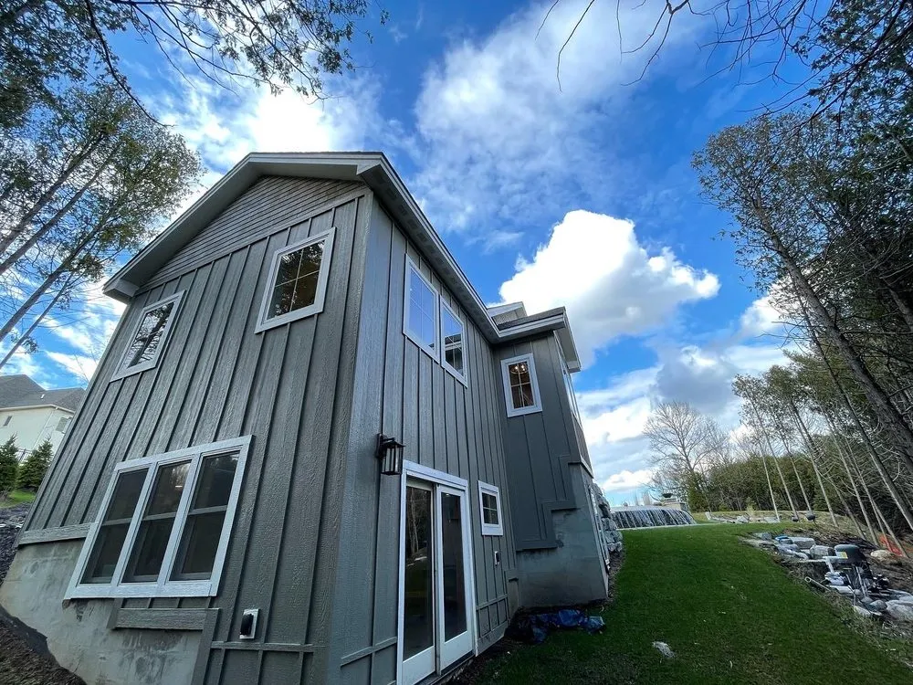 Custom lawn care service in East Syracuse, NY - Syracuse Lightscapes