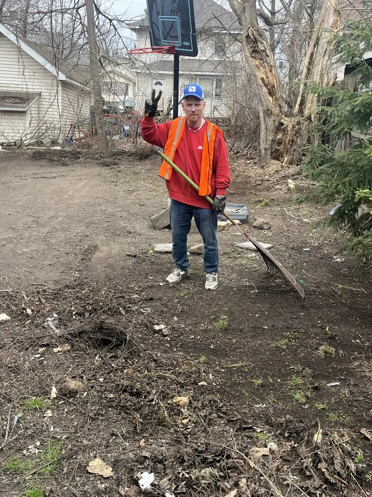 Expert lawn care service in Syracuse, NY by Syracuse Super Cleaners