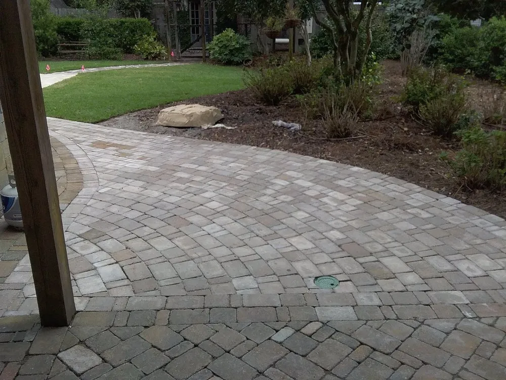 Custom garden landscaping in Goose Creek, SC by Syrjala Masonry & Hardscape