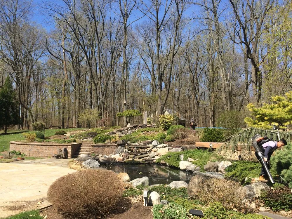 Expert lawn care service in Bensalem, PA - Syron