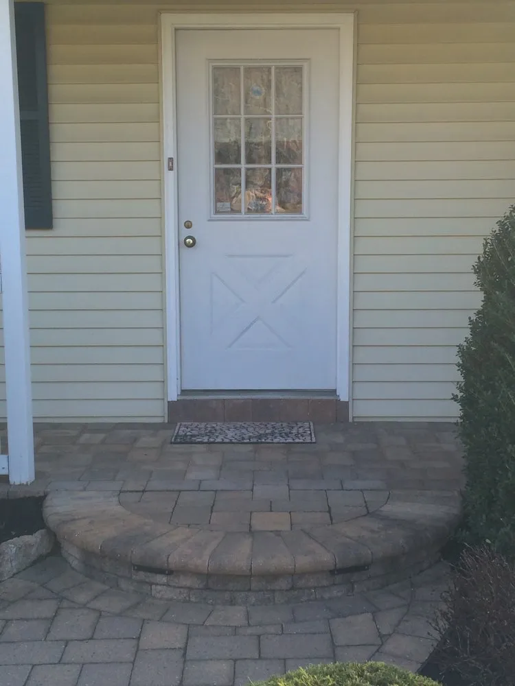 Professional garden landscaping in Bensalem, PA by Syron