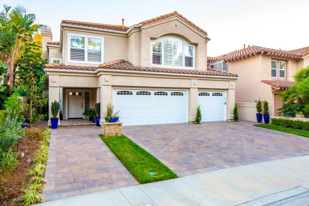 Local lawn care service with custom design across Houston, TX - System Pavers