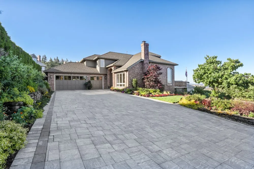 Top-rated lawn care service with custom design across Mesa, AZ - System Pavers