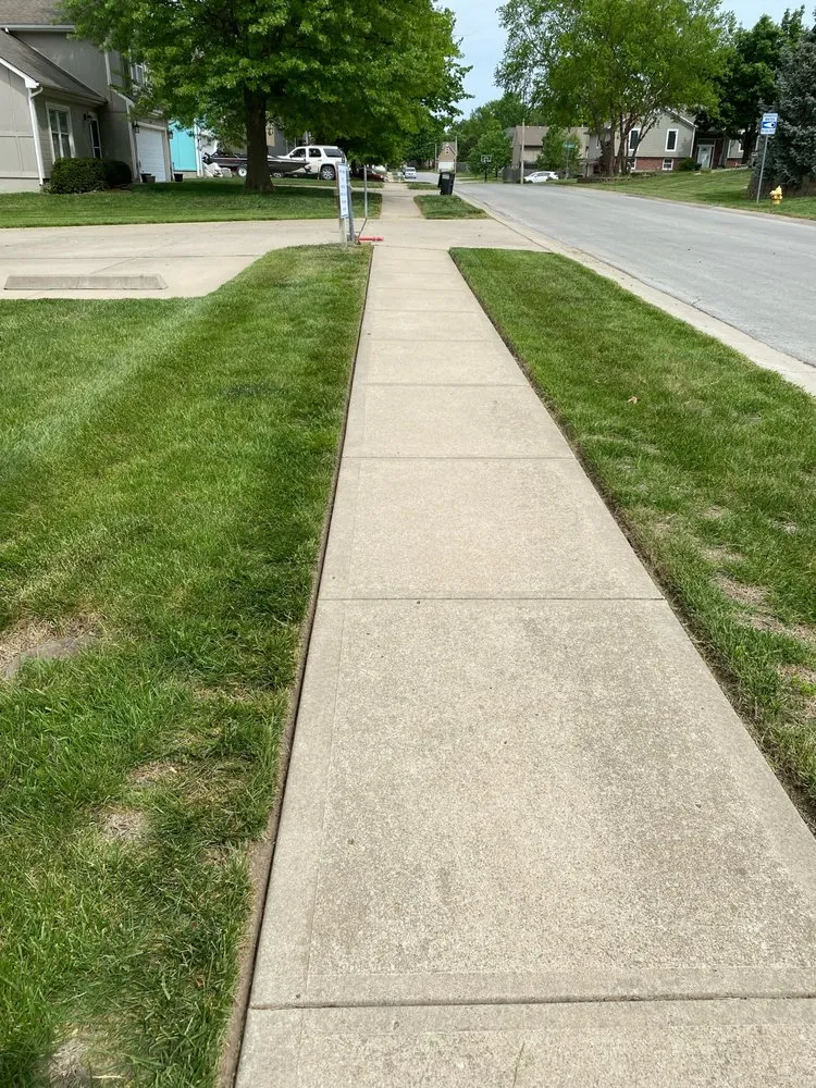 Affordable garden landscaping near you in Independence, MO by SYY Lawn Care