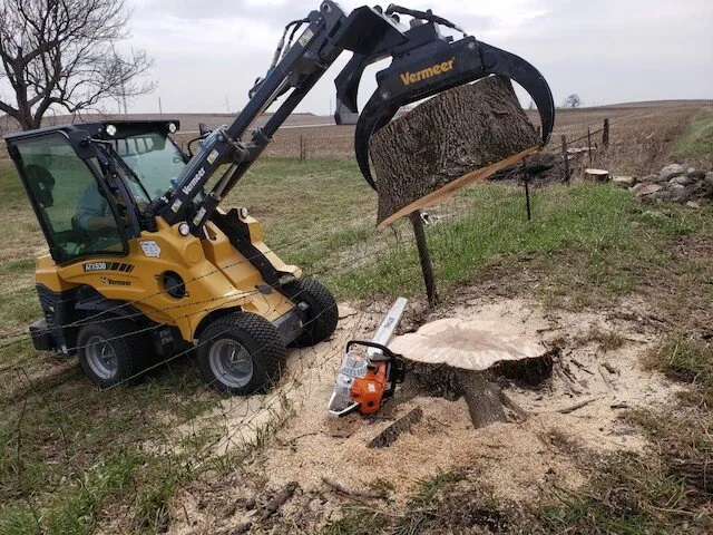 Professional garden landscaping with custom design in Iowa Falls, IA by T & B Property Maintenance & Tree Service