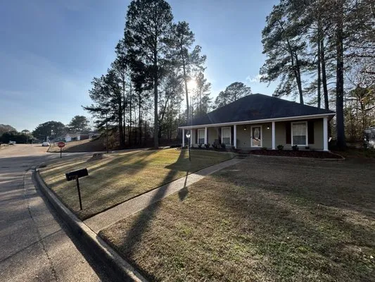 T & G Lawn Care Logo