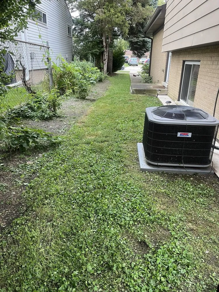 Custom garden landscaping in Chicago, IL - T & M Yard Care