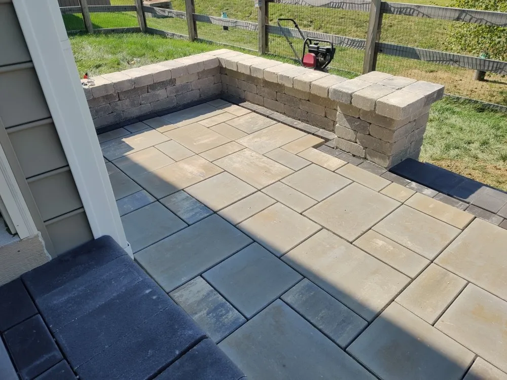 Professional residential landscaping experts serving Hartford, OH - T & N Lindsay's Landscaping