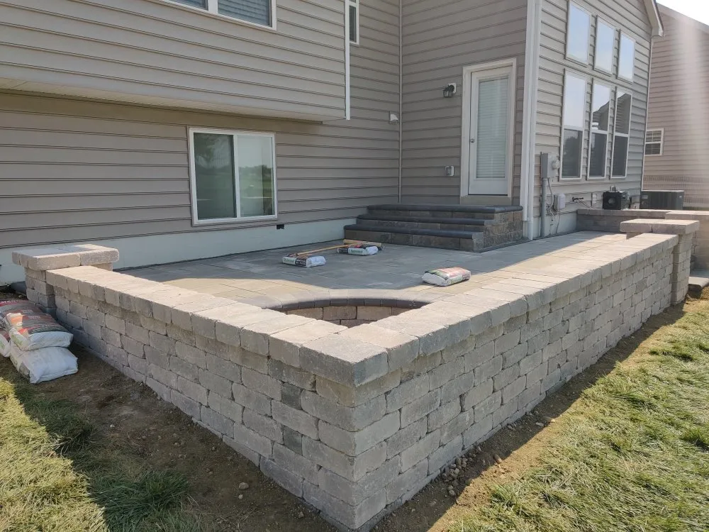 Custom lawn mowing service in Hartford, OH - T & N Lindsay's Landscaping