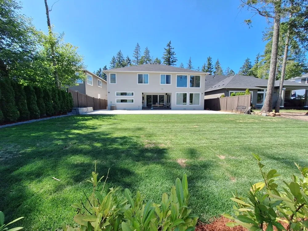 Affordable yard cleanup service for homes in Bremerton, WA by T & R Handyman