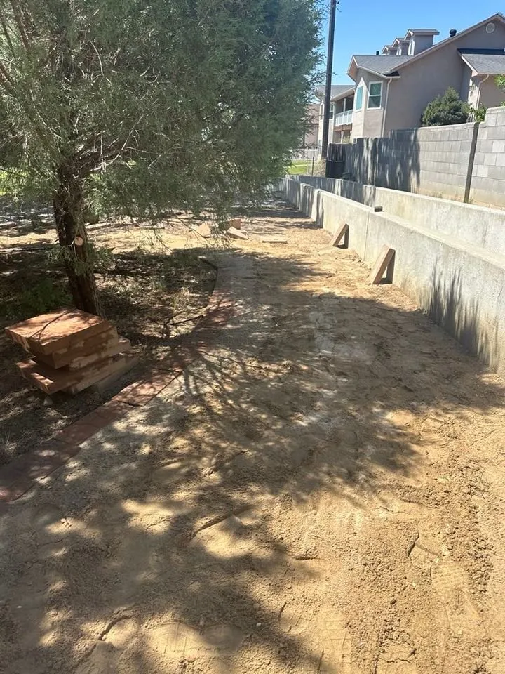 Top-rated landscaping services in Farmington, NM - T & R Tree Service And Landscaping