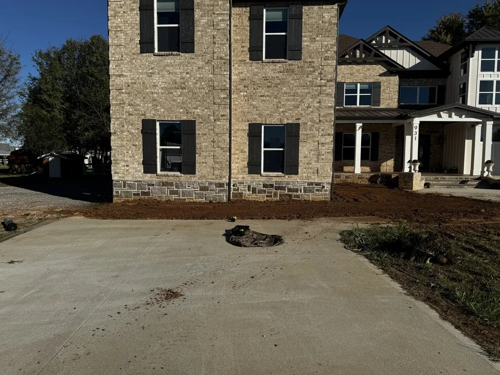 Custom outdoor landscaping in Murfreesboro, TN - T & T Earthcare