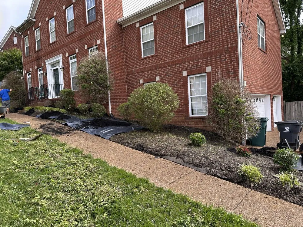 Professional yard maintenance in Murfreesboro, TN by T & T Earthcare