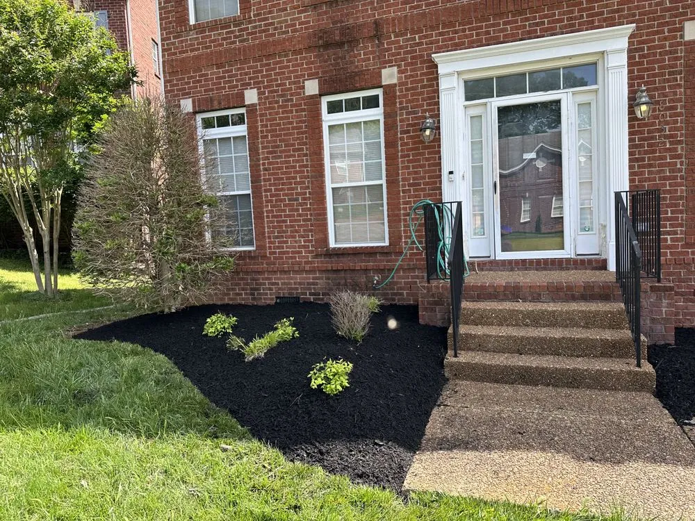 Custom lawn care service for year-round maintenance across Murfreesboro, TN - T & T Earthcare