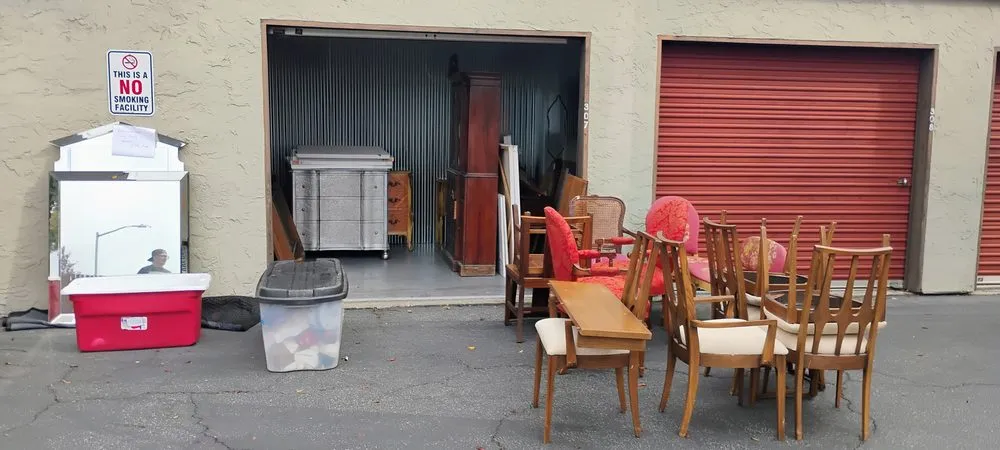 Top-rated outdoor landscaping in Hollister, CA by T & T Junk Removal & Yard Cleanups