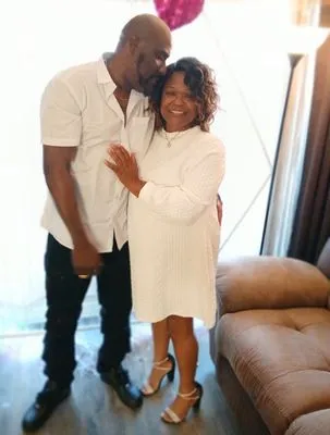 T & T Lawn Service Logo