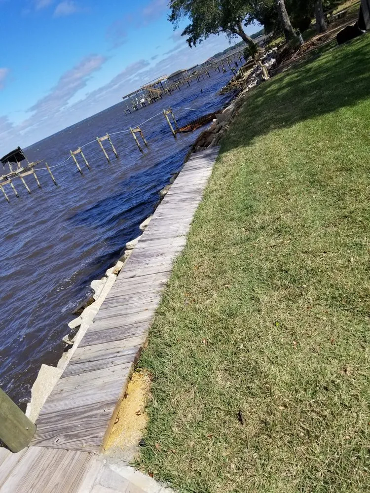 Local landscaping services for homes in Navarre, FL by T & W Landscape Experts