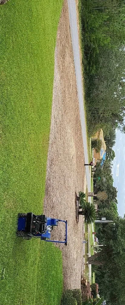 Custom yard maintenance in Navarre, FL - T & W Landscape Experts