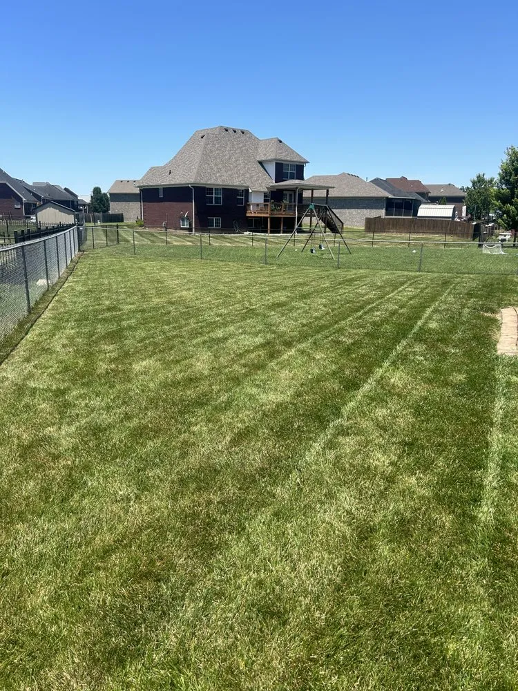 Top-rated yard maintenance for beautiful yards in Shepherdsville, KY by T & Z Lawncare & Pressure Washing
