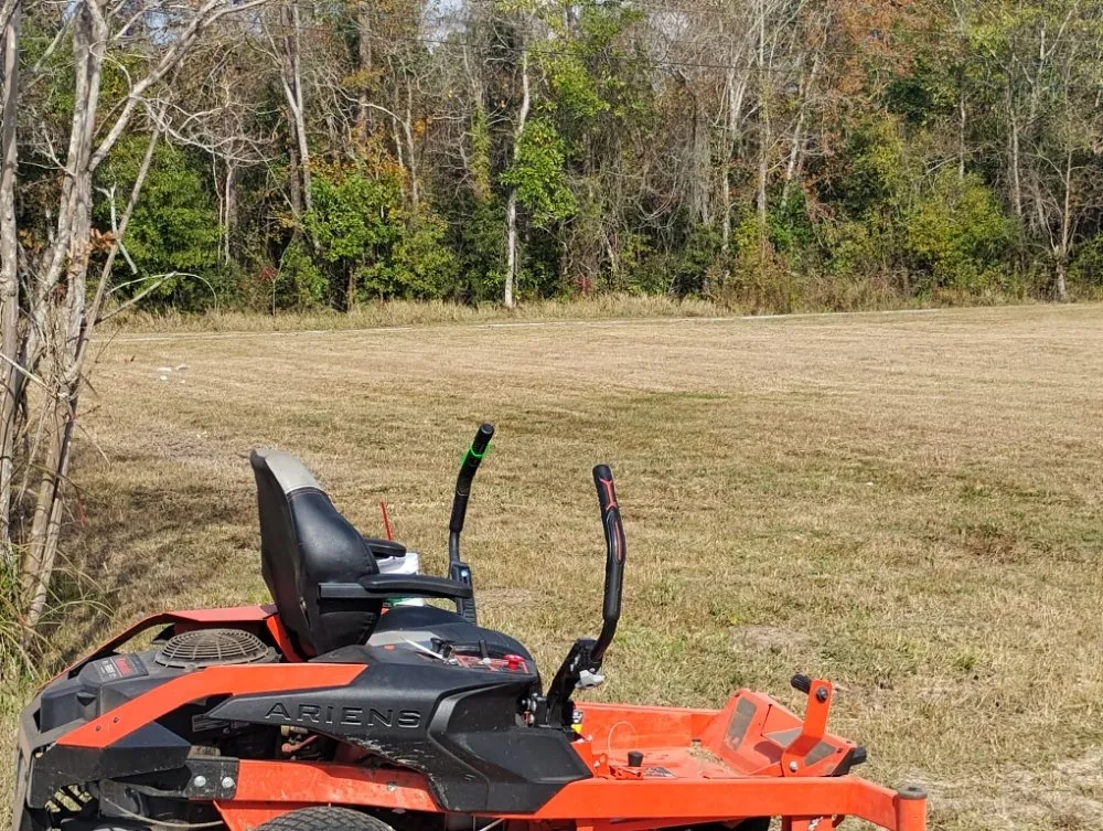 Local yard maintenance in Gulfport, MS by T And A Working Miracles Lawn Care