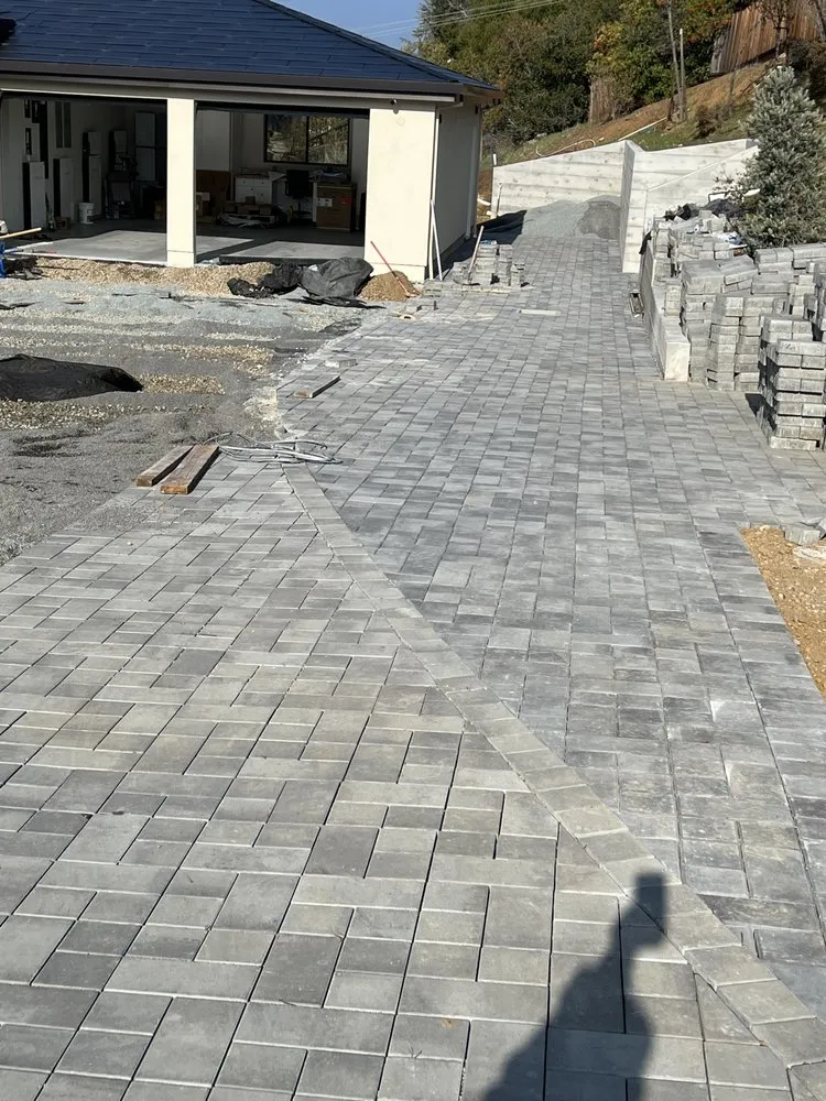 Top-rated garden landscaping for residential properties in San Leandro, CA by T. Hoang Landscaping