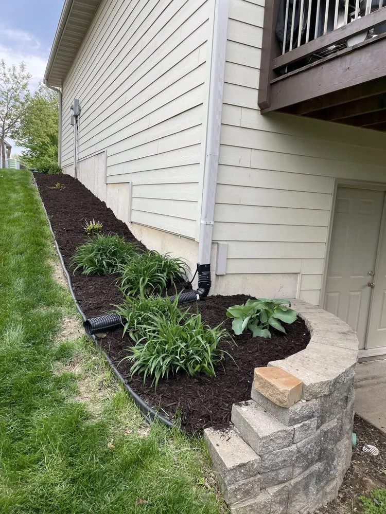 Custom landscaping services for homes in Columbia, MO by T Jones Builders & Landscaping