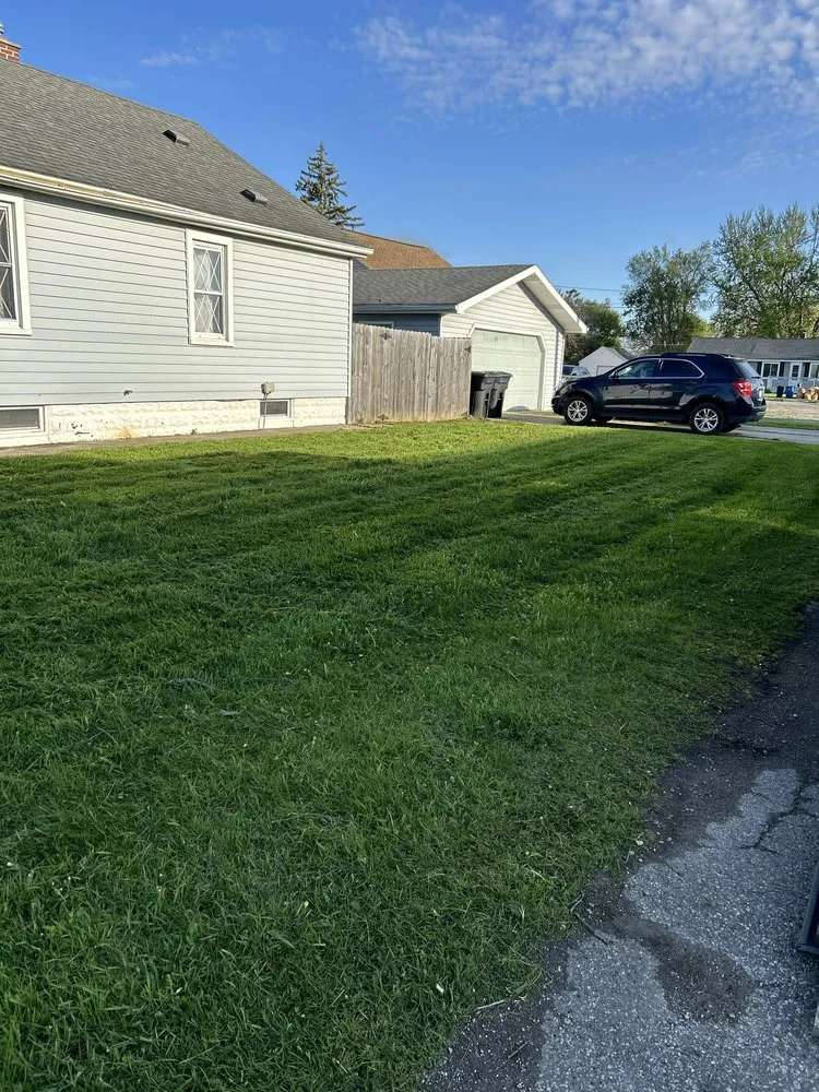 Trusted yard cleanup service for beautiful yards in Flint, MI by T Wright’s Lawncare