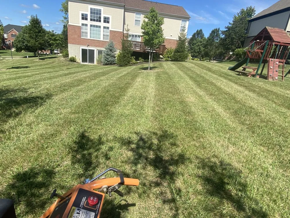 Custom lawn care service in Cincinnati, OH by T2B Lawn Care