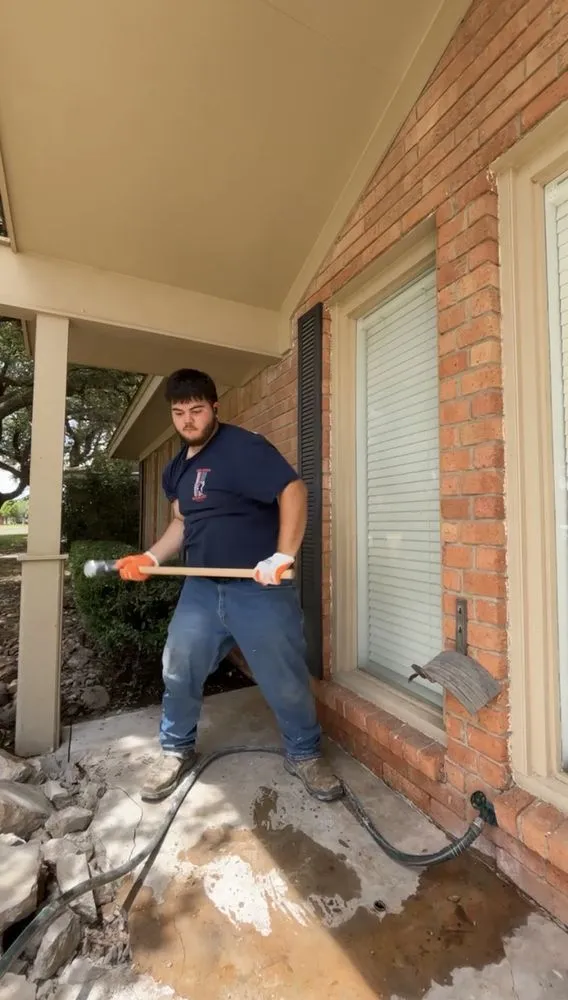 Reliable lawn mowing service experts serving Midland, TX - Tagle Home Services