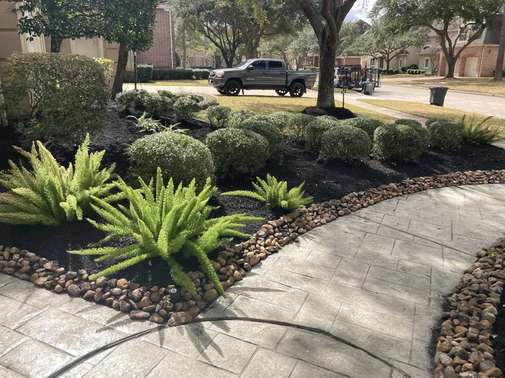 Custom lawn mowing service in Katy, TX by Tahay Lawn Services