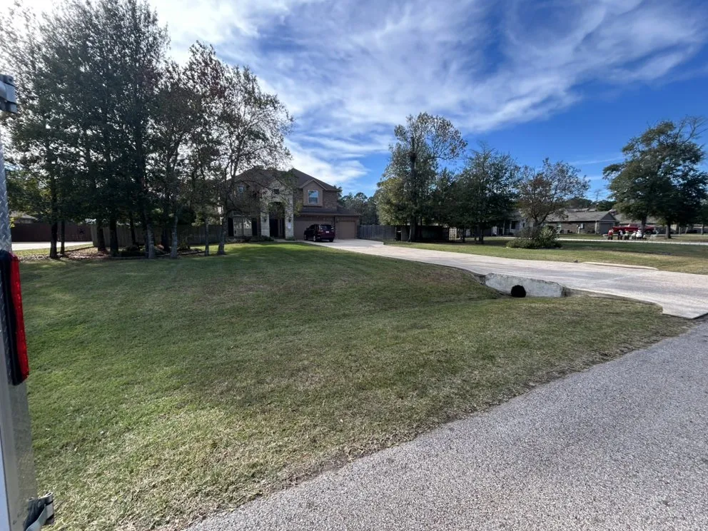 Affordable lawn mowing service near you across Conroe, TX - Tailboard Outdoors