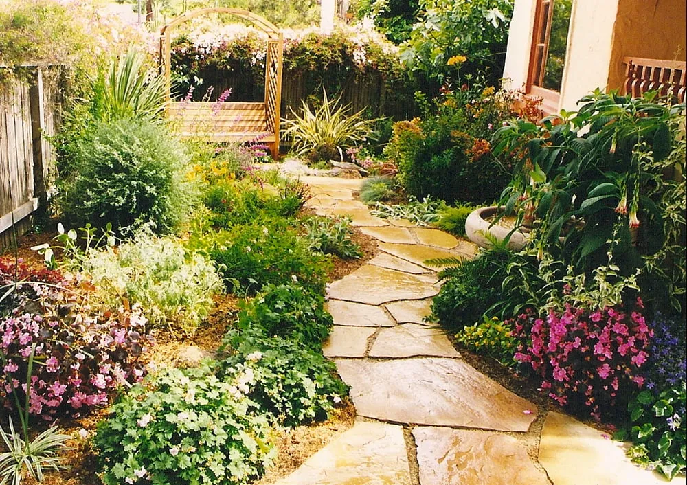 Professional garden landscaping in Oakland, CA - Tamar Carson Landscaping