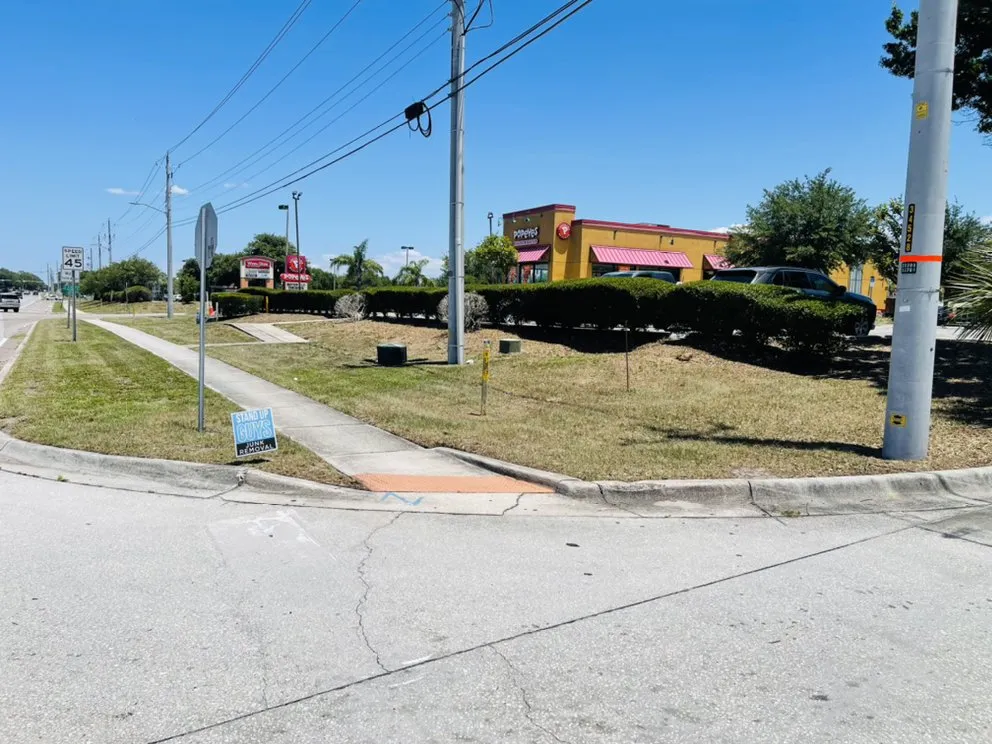 Affordable lawn mowing service near you in Zephyrhills, FL by Tampa Bama Lawn Service