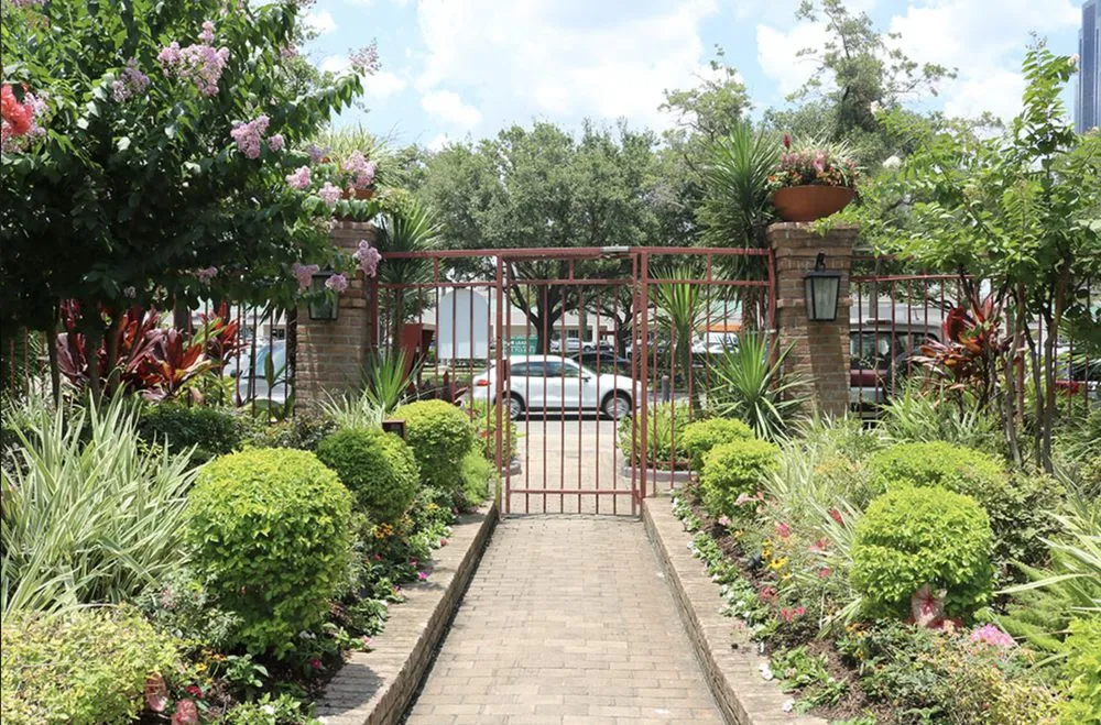 Expert garden landscaping in Houston, TX - Tanglewood Flowers & Garden