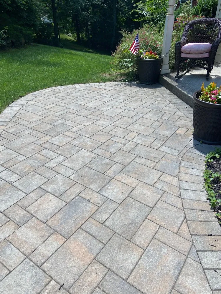 Reliable lawn care service experts serving Yorktown Heights, NY - Tapia's Landscaping