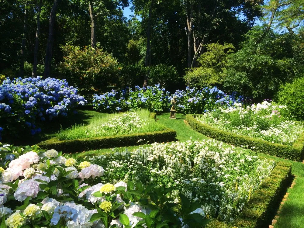 Local outdoor landscaping experts serving Southampton, NY - Tara Gardens