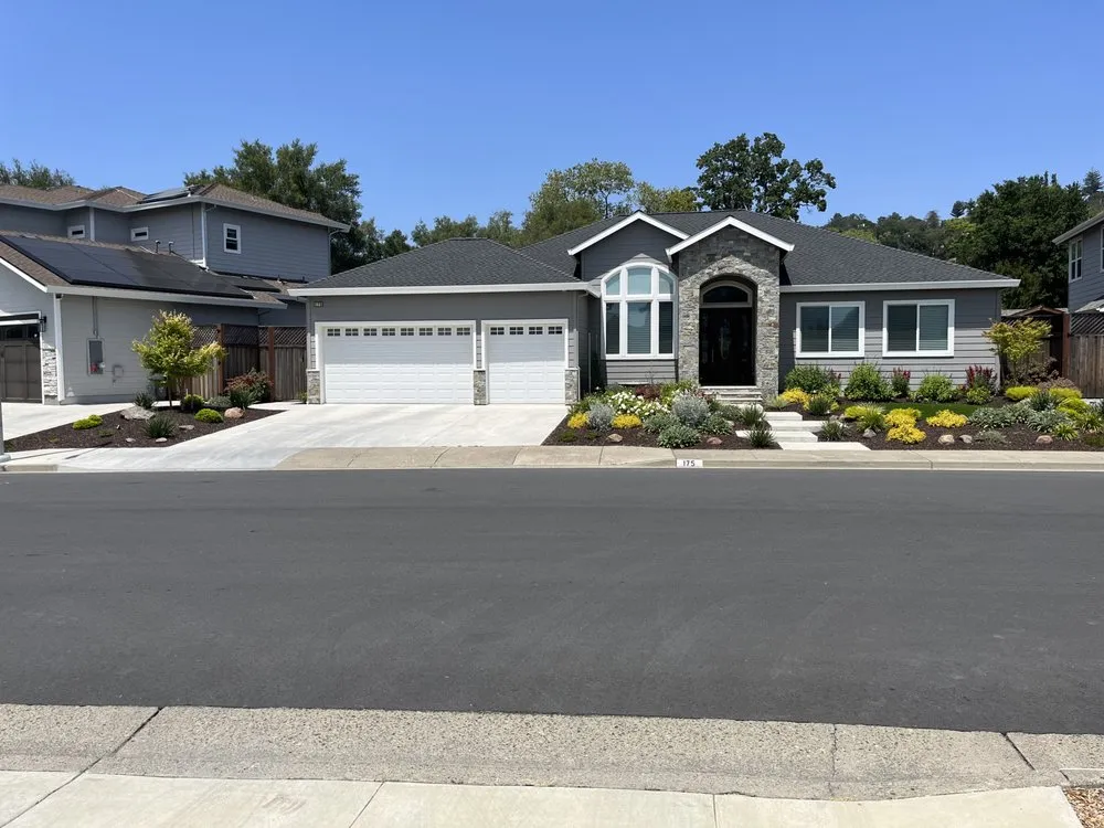 Custom yard maintenance in Windsor, CA - Tarantino's Yardscapes