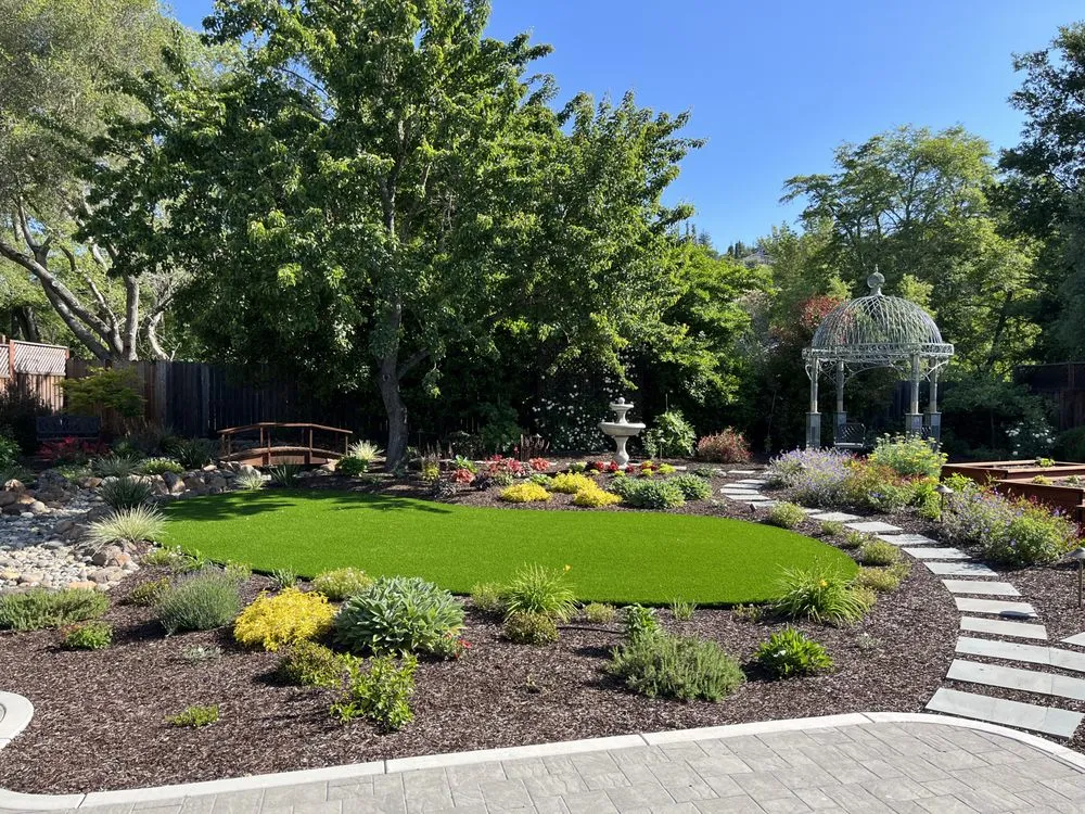 Custom yard cleanup service for residential properties in Windsor, CA by Tarantino's Yardscapes