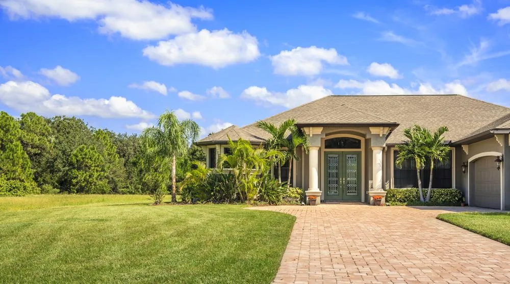 Local lawn mowing service in Holmdel, NJ - TaskEasy by Workwave