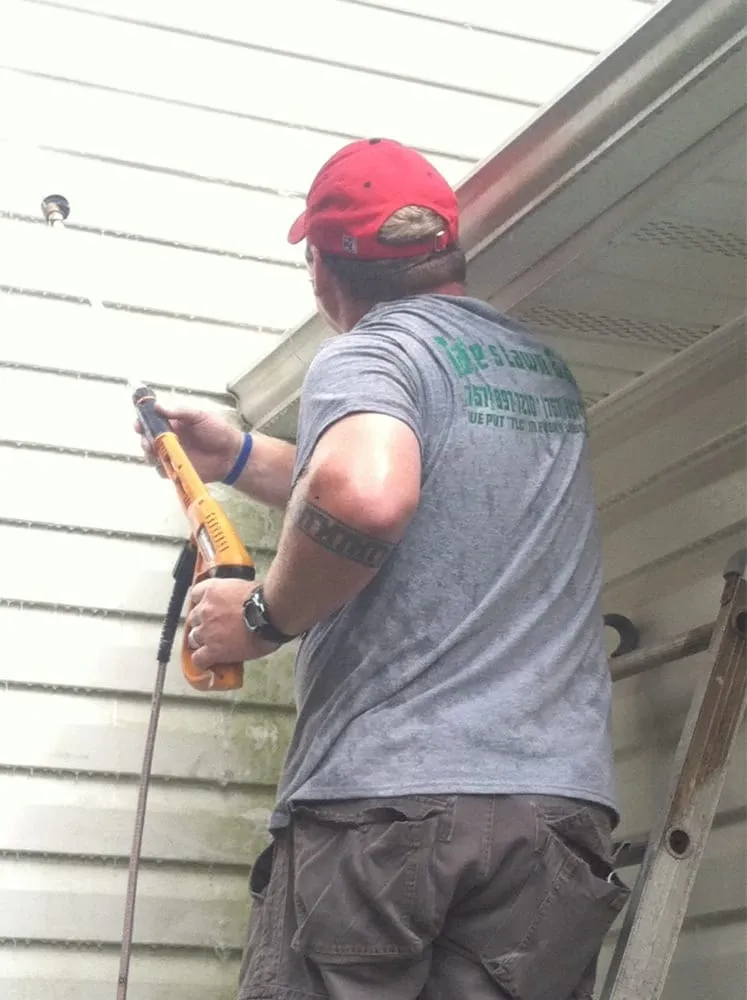 Trusted lawn care service near you in New Kent, VA by Tate's Lawn Care