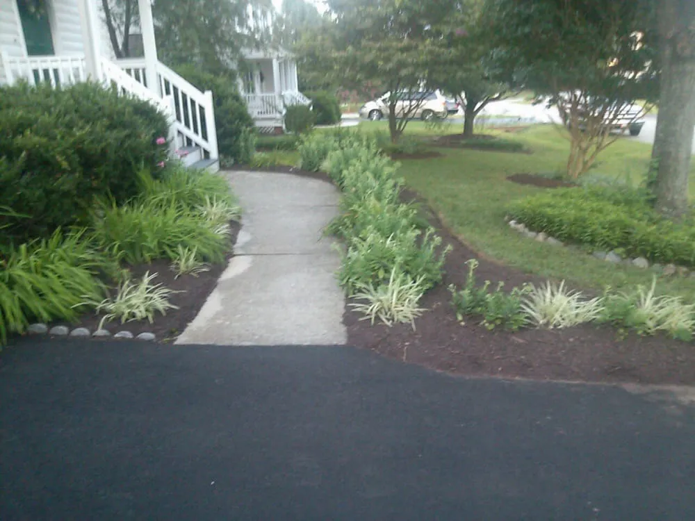 Custom lawn care service in New Kent, VA by Tate's Lawn Care
